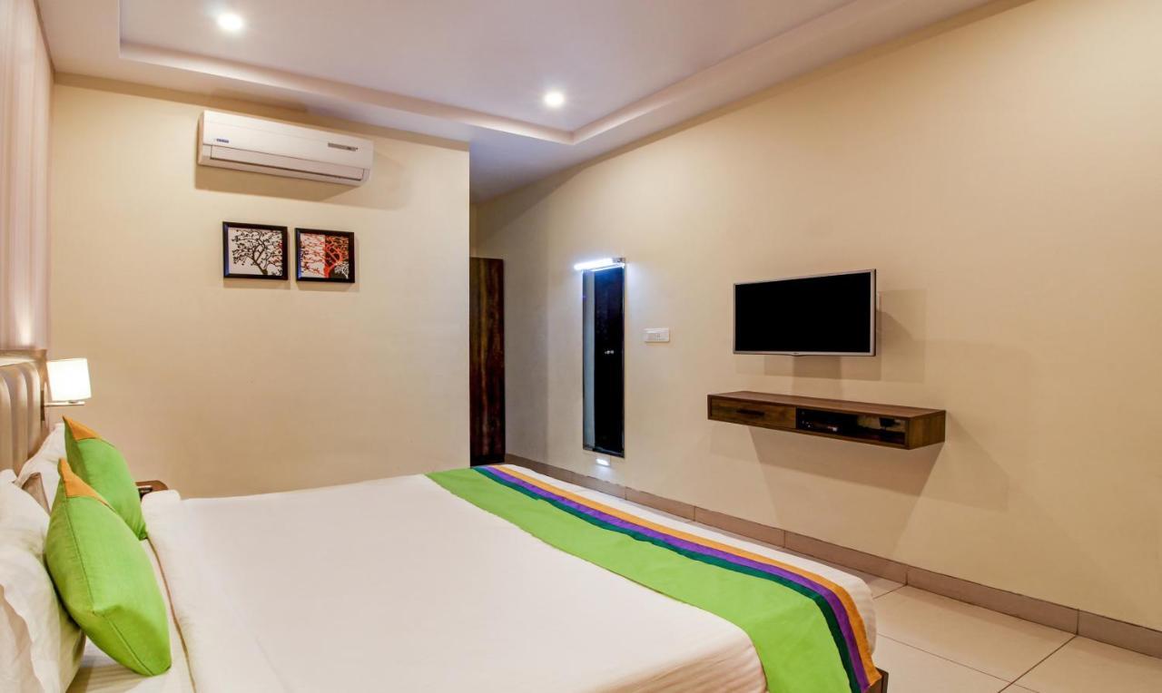 Treebo Trend Sindhura Grand Hotel Hyderabad Eksteriør billede