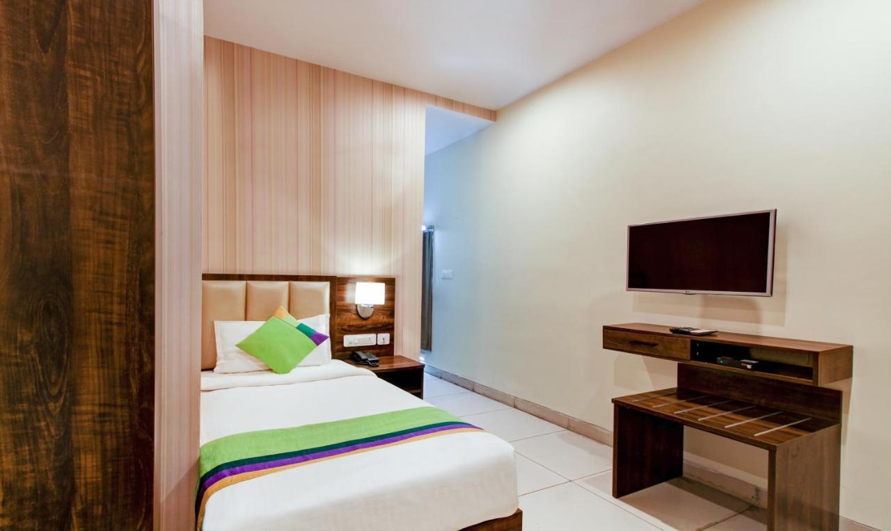Treebo Trend Sindhura Grand Hotel Hyderabad Eksteriør billede