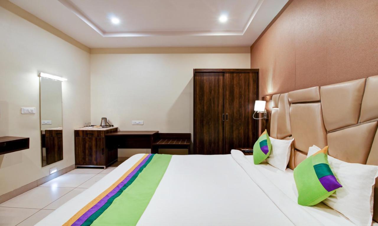 Treebo Trend Sindhura Grand Hotel Hyderabad Eksteriør billede