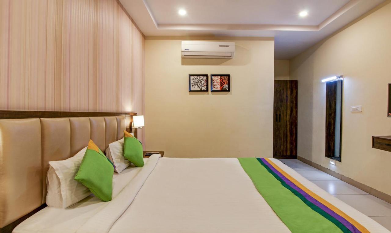 Treebo Trend Sindhura Grand Hotel Hyderabad Eksteriør billede